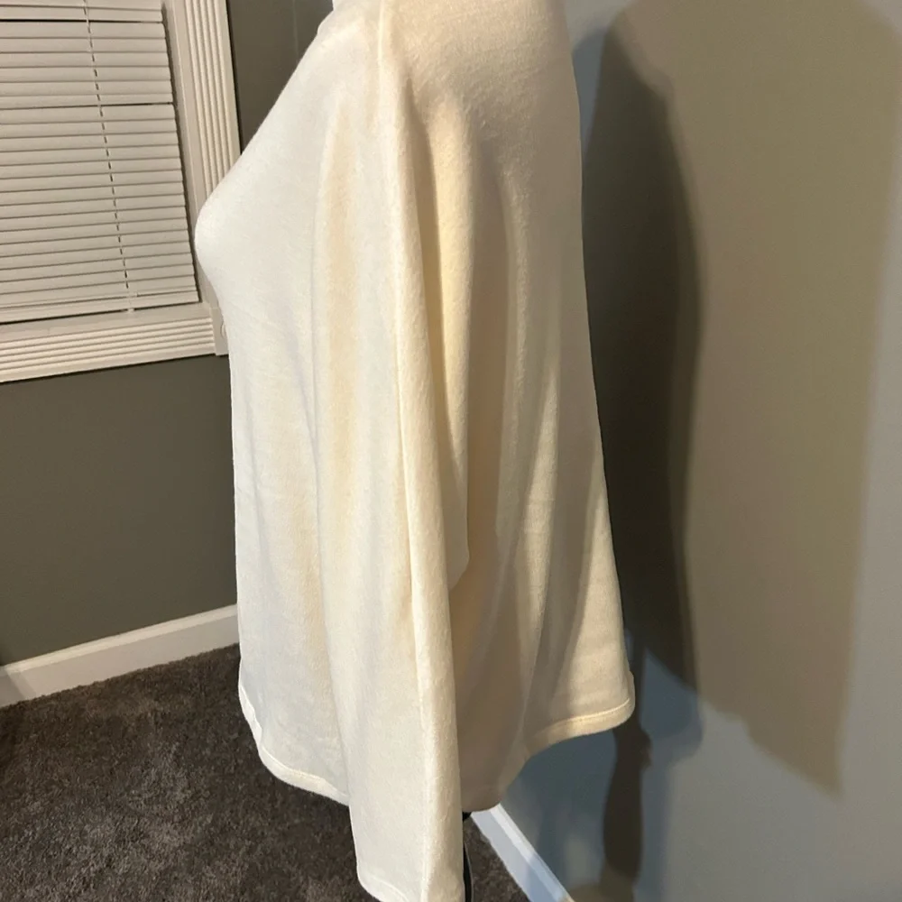 Banana Republic women’s 3/4 sleeve‎ sweater size medium